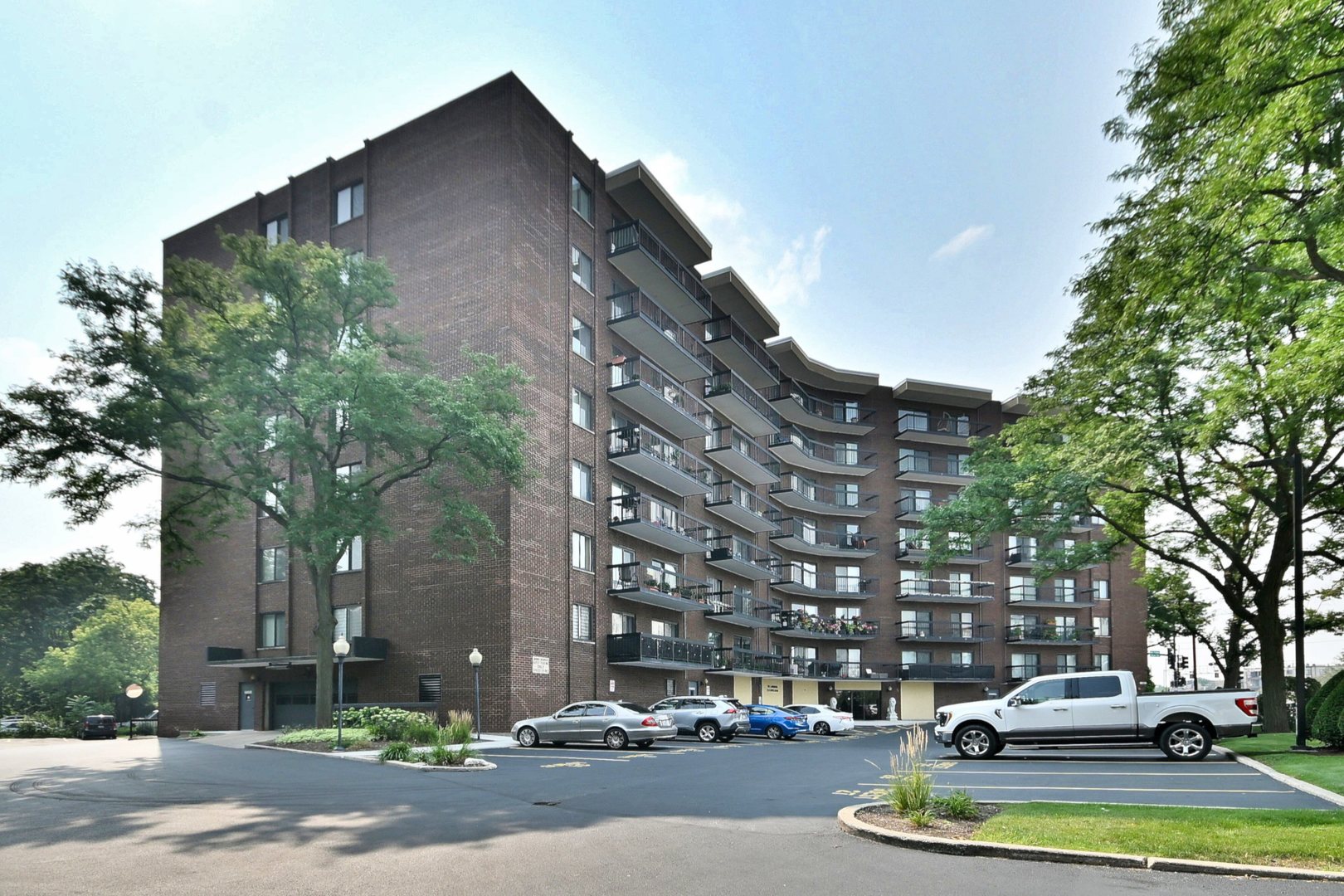 711 S River Road #508, Des Plaines, IL 60016