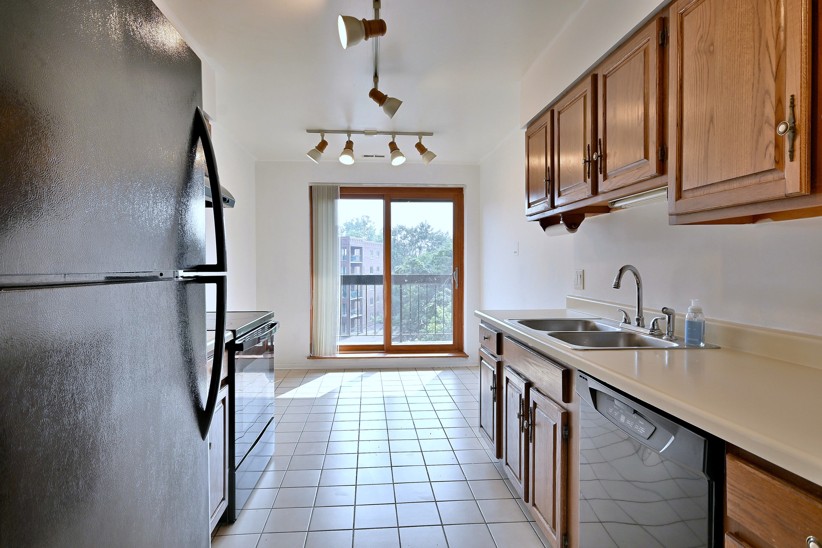 711 S River Road #508, Des Plaines, IL 60016