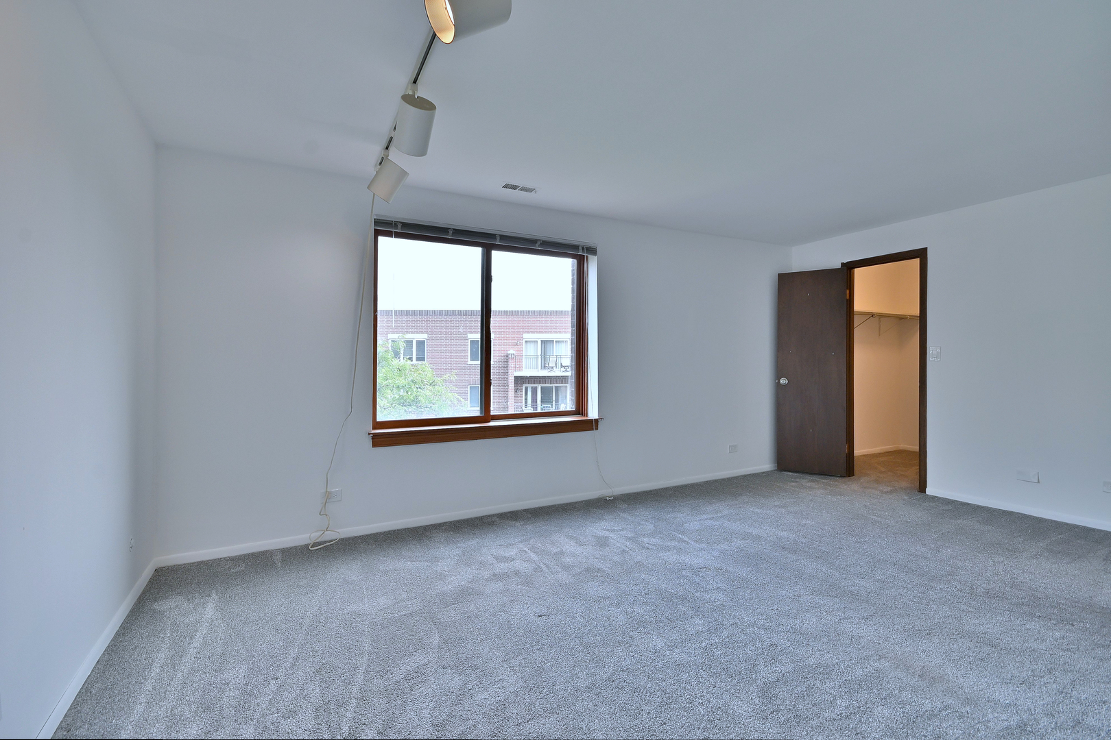711 S River Road #508, Des Plaines, IL 60016