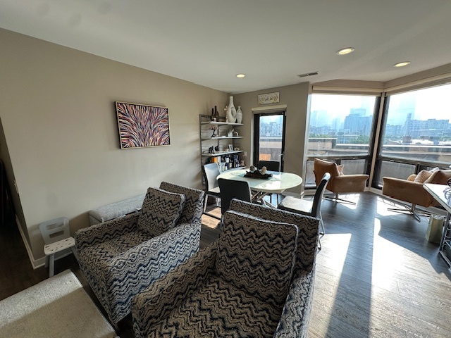 222 S Racine Avenue #408, Chicago, IL 60607