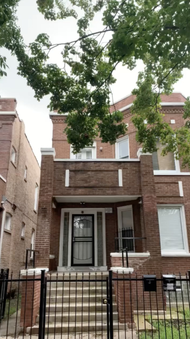 4733 W Gladys Avenue, Chicago, IL 60644