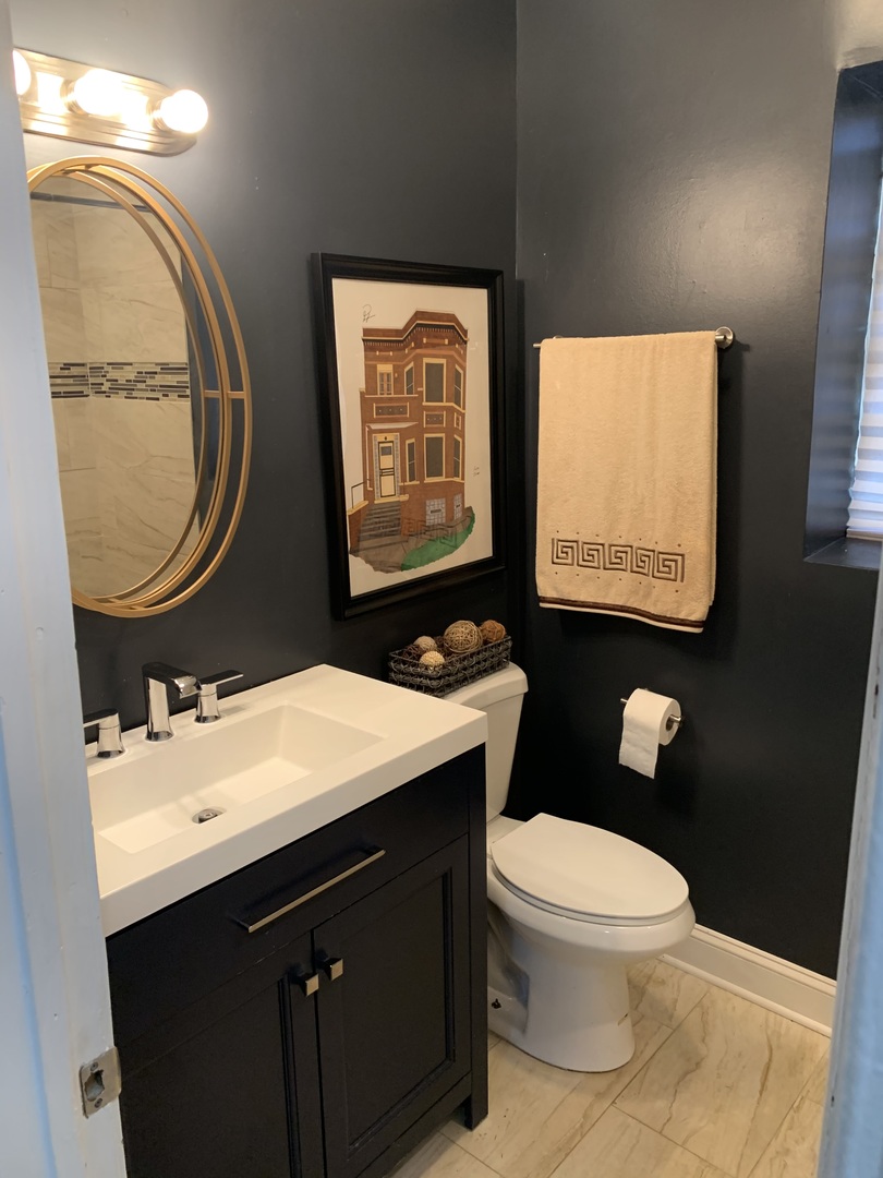 4733 W Gladys Avenue, Chicago, IL 60644