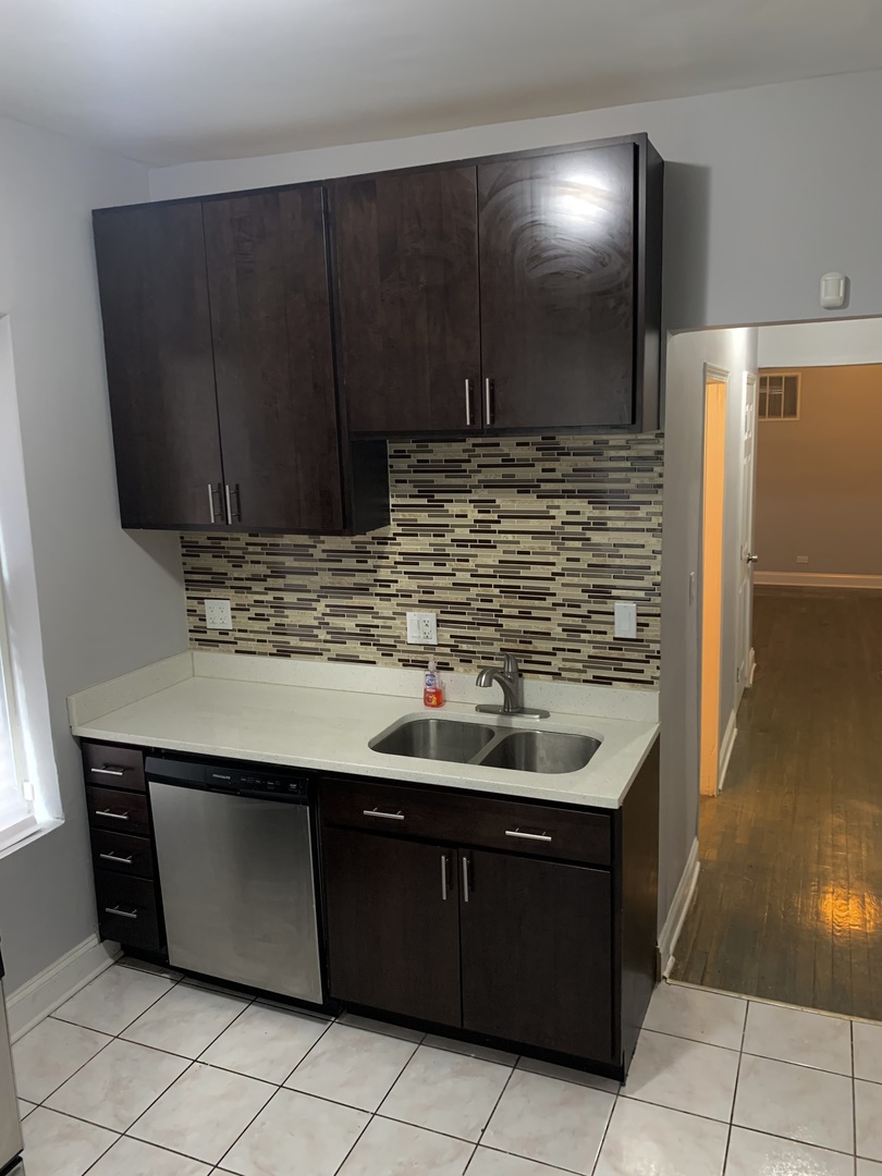 4733 W Gladys Avenue, Chicago, IL 60644