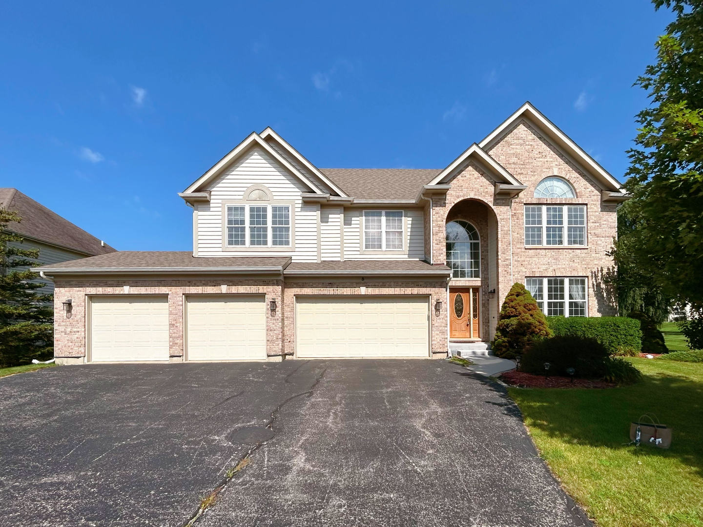 3 Barton Creek Court, Lake In The Hills, IL 60156