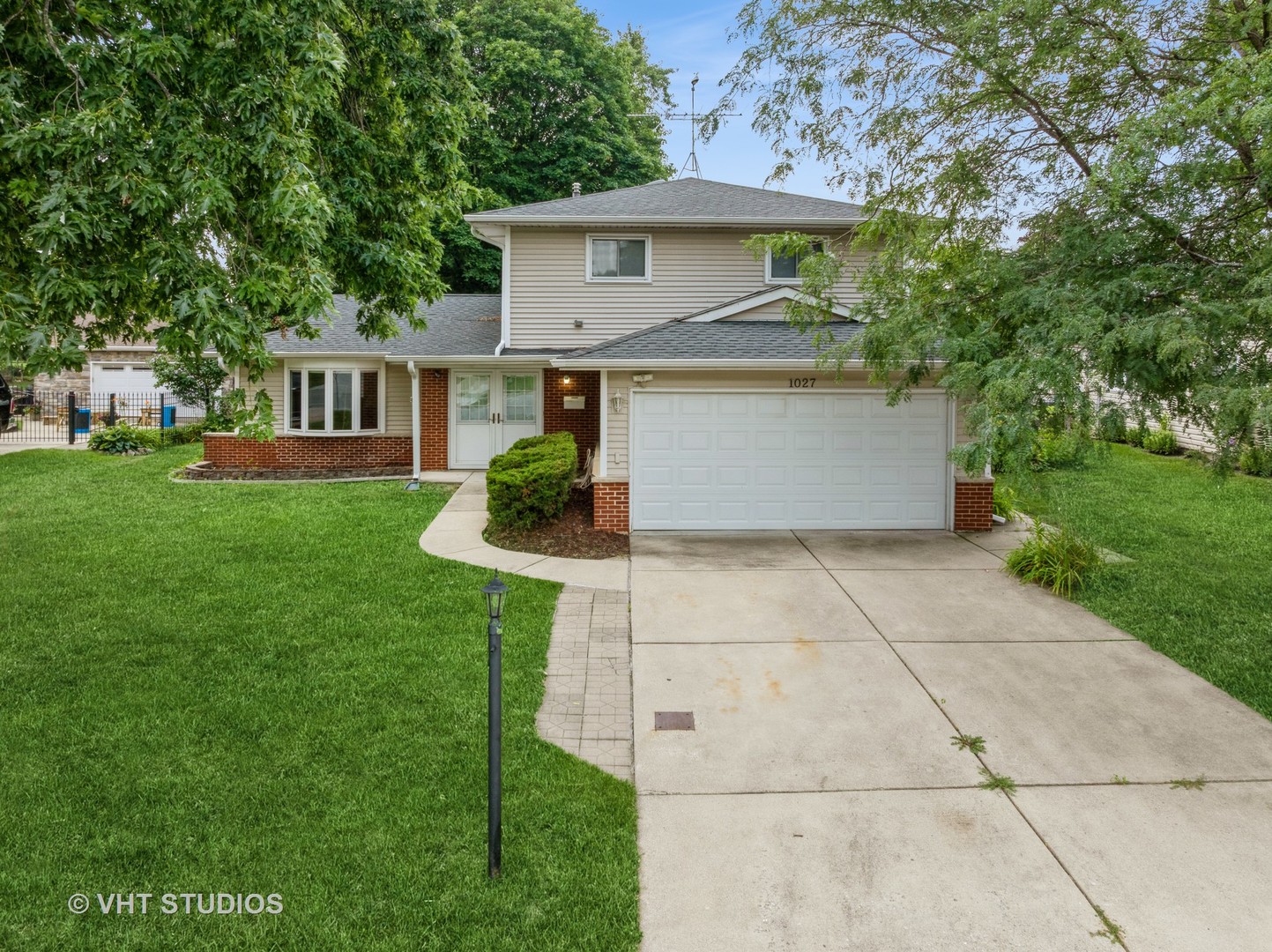 1027 Duxbury Lane, Schaumburg, IL 60193