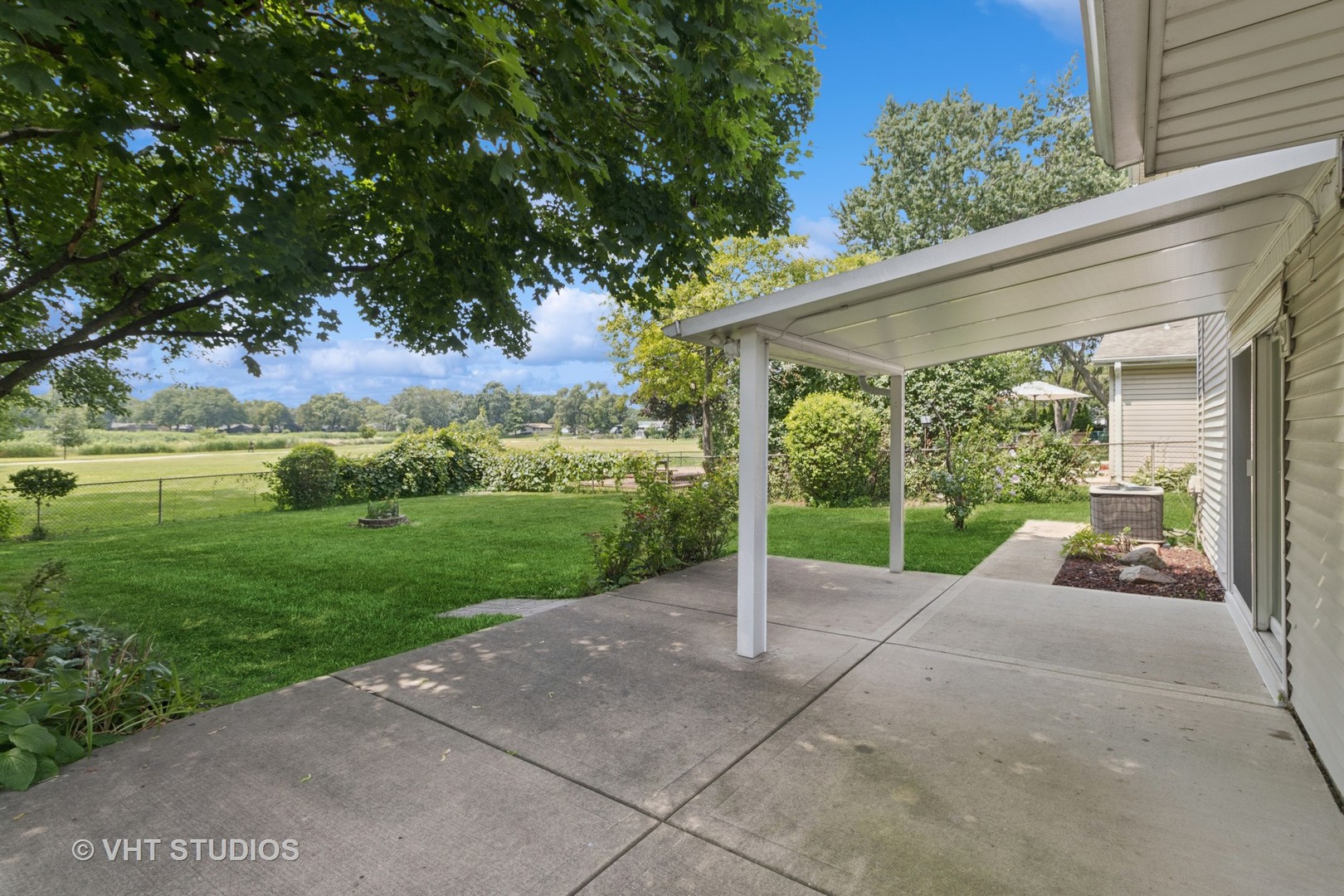 1027 Duxbury Lane, Schaumburg, IL 60193