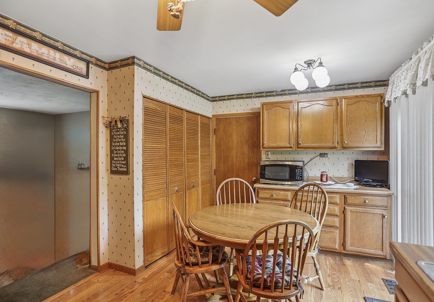 5201 Hawthorne Road, Oak Forest, IL 60452