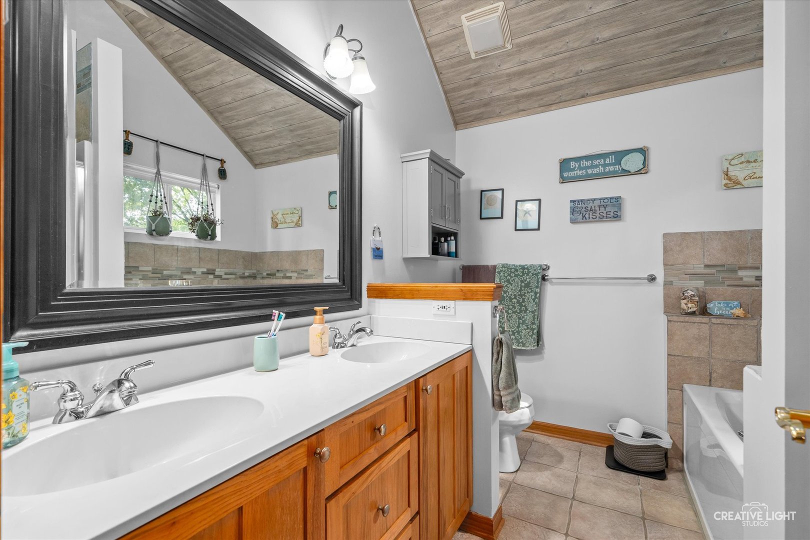 925 Suzy Street, Lake Holiday, IL 60548