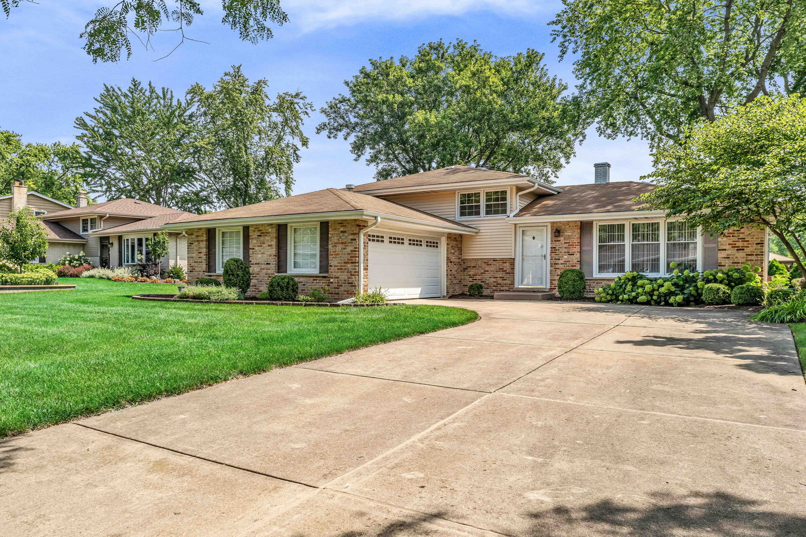 7629 Baimbridge Drive, Downers Grove, IL 60516
