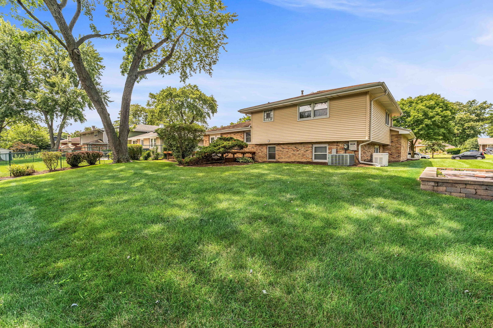7629 Baimbridge Drive, Downers Grove, IL 60516