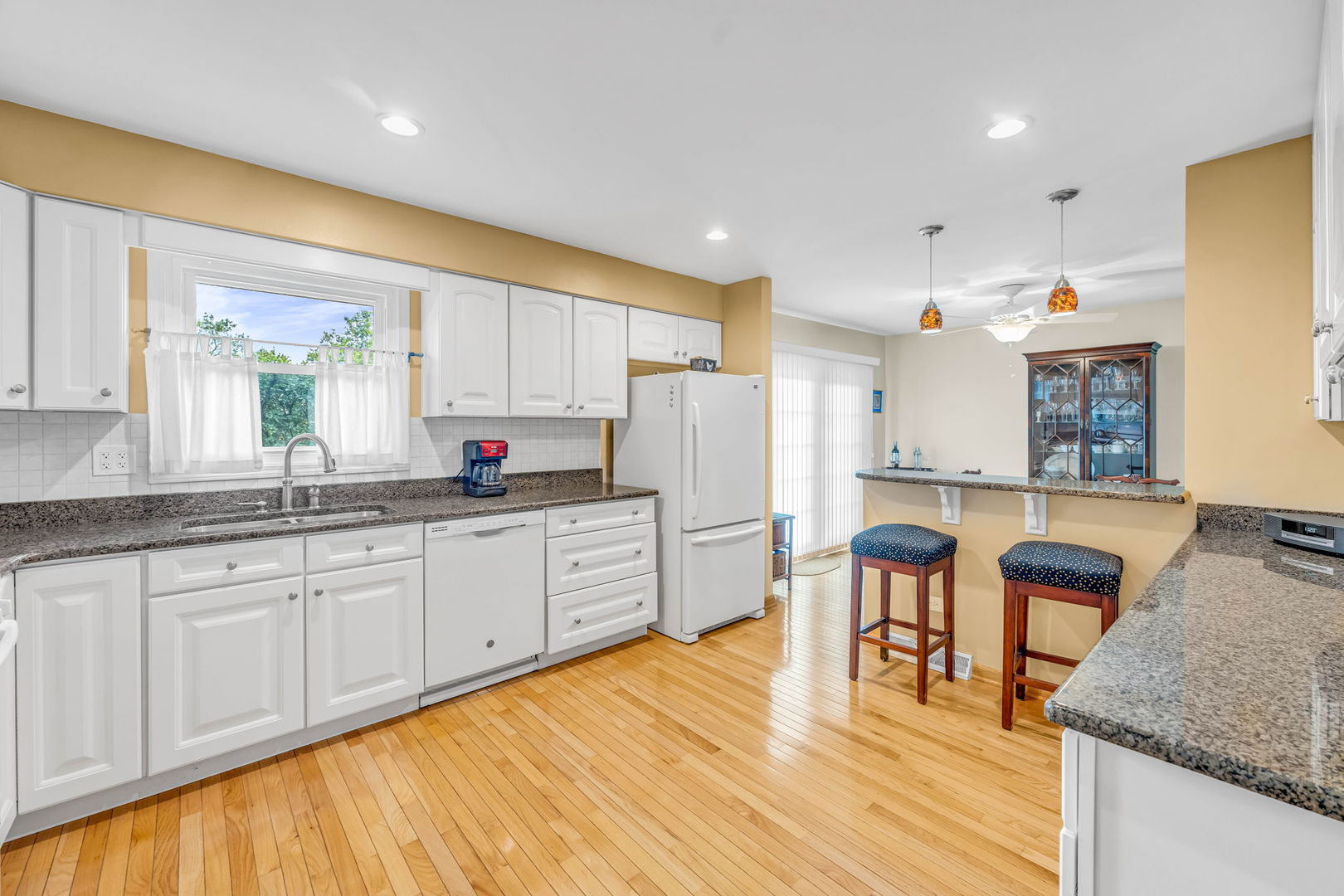 7629 Baimbridge Drive, Downers Grove, IL 60516