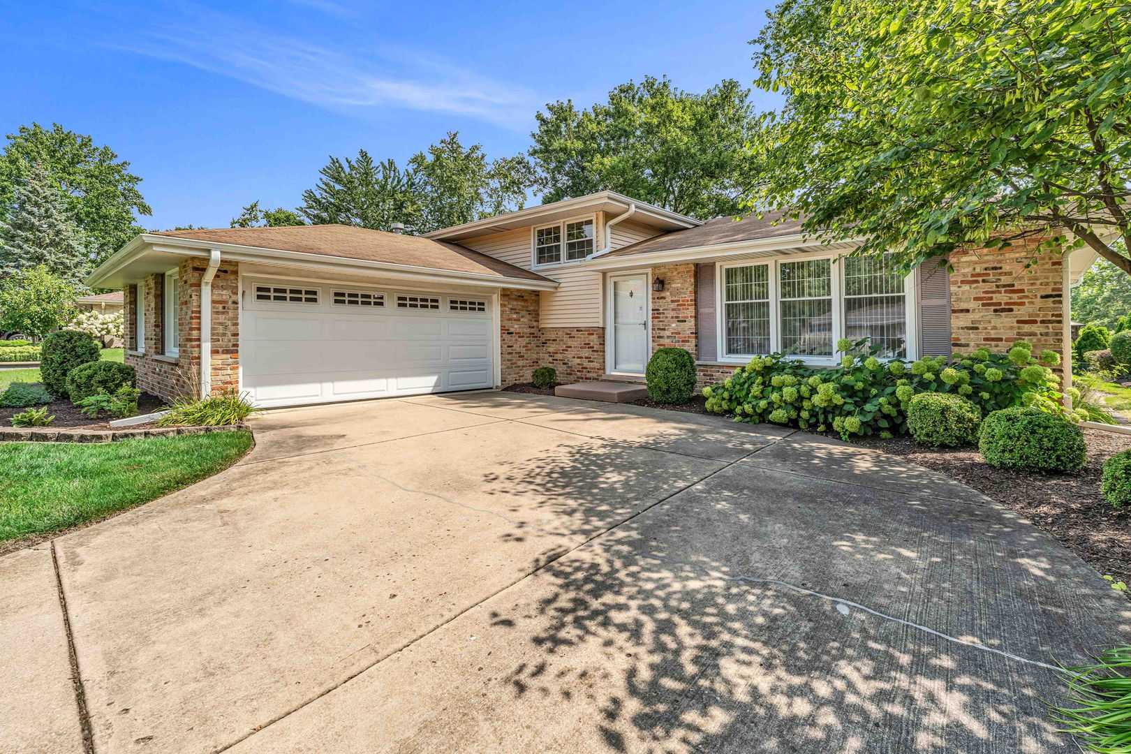 7629 Baimbridge Drive, Downers Grove, IL 60516