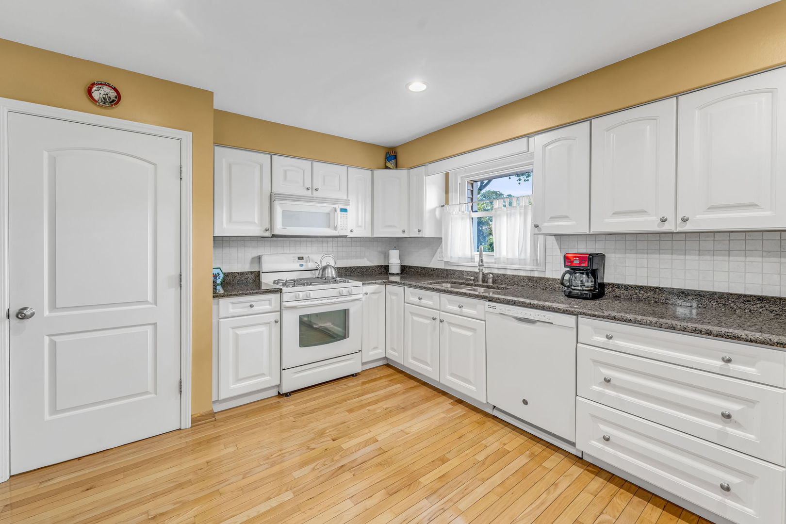 7629 Baimbridge Drive, Downers Grove, IL 60516