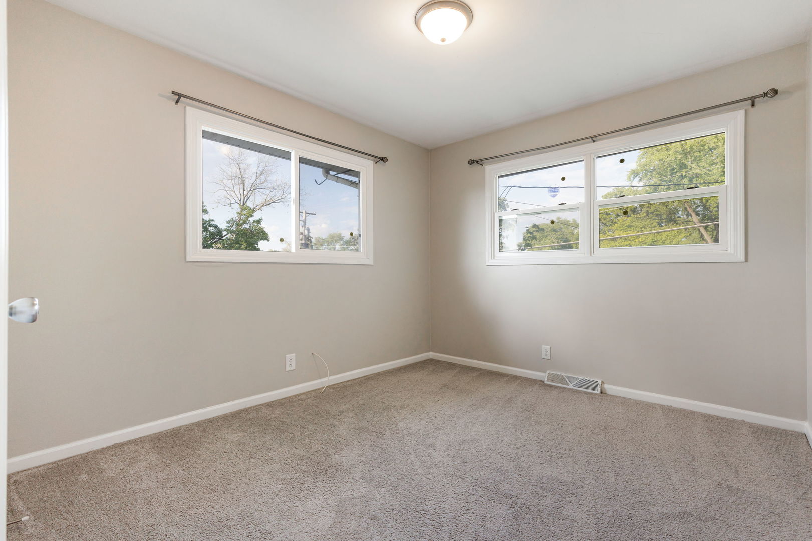 1325 Douglas Avenue, Montgomery, IL 60538