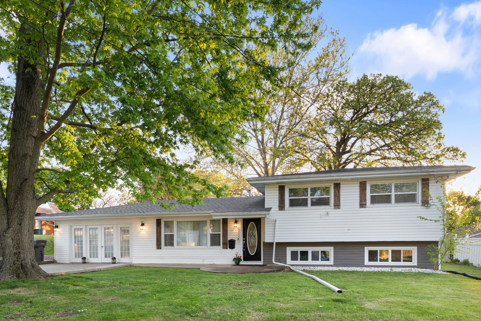 1325 Douglas Avenue, Montgomery, IL 60538