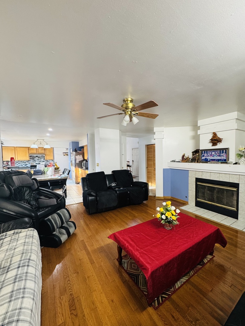 2087 Chesterfield Lane, Aurora, IL 60503