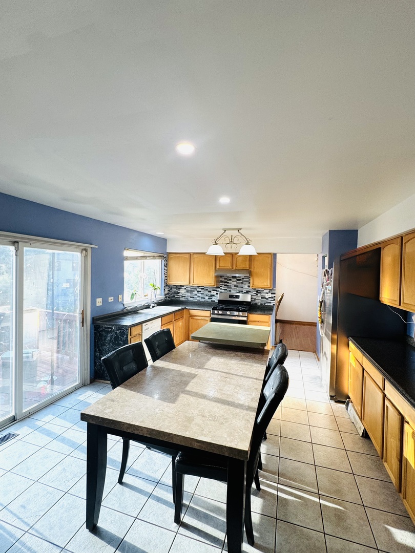 2087 Chesterfield Lane, Aurora, IL 60503