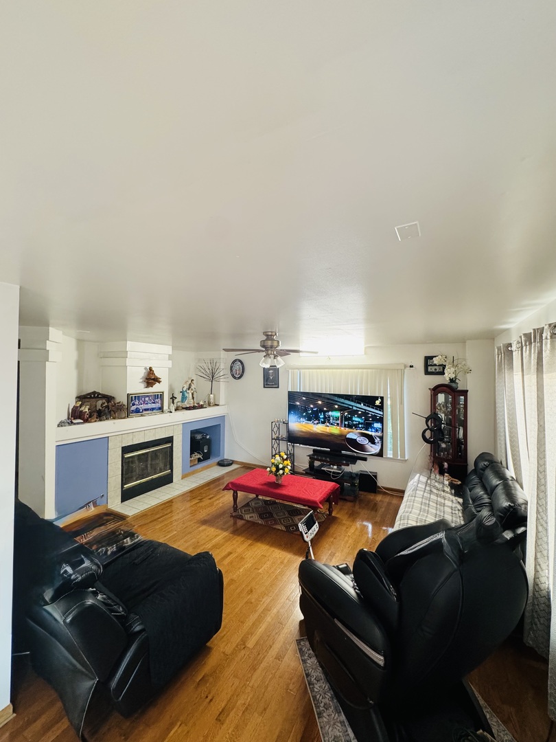 2087 Chesterfield Lane, Aurora, IL 60503