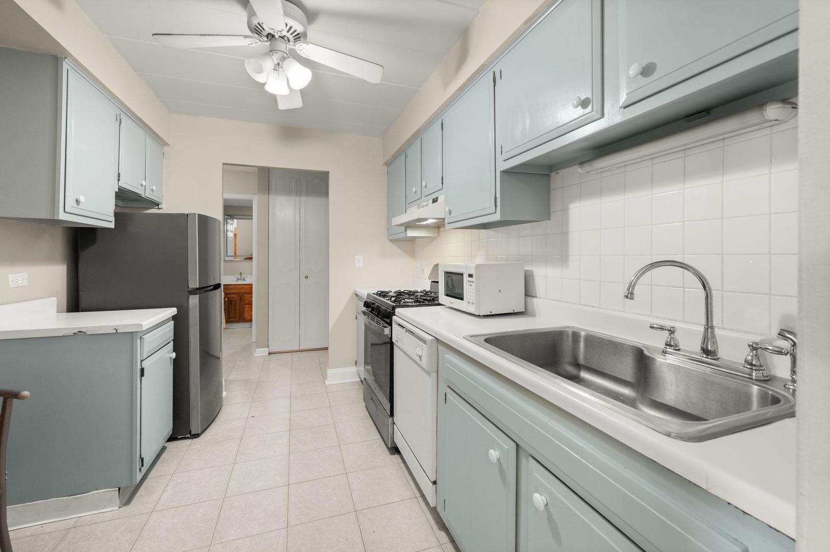 1056 N Mill Street #103, Naperville, IL 60563
