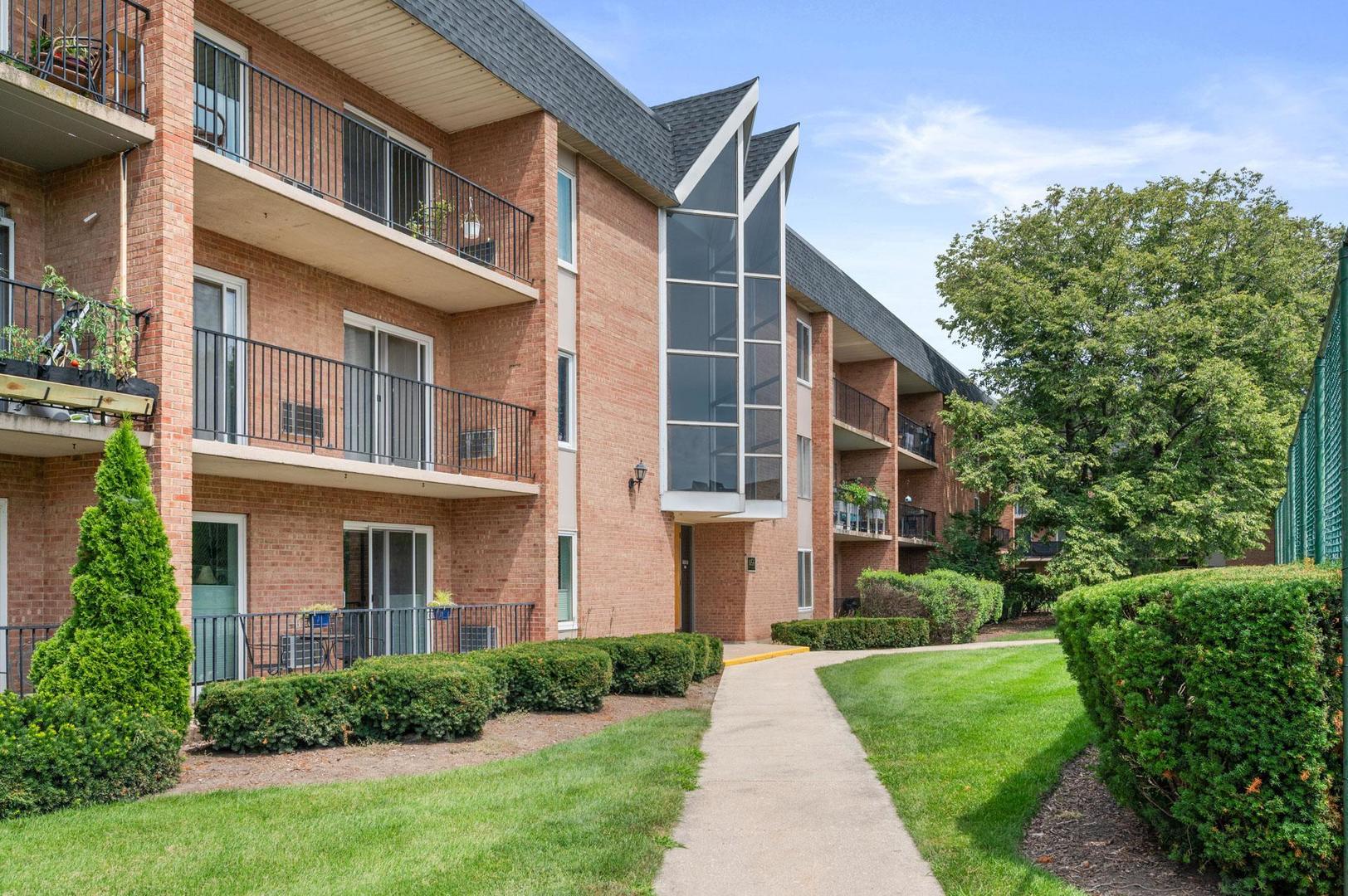 1056 N Mill Street #103, Naperville, IL 60563