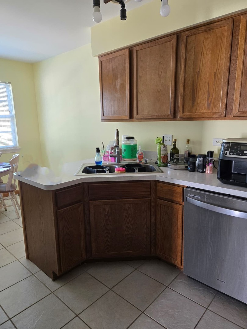 2544 Dickens Drive #2544, Aurora, IL 60503