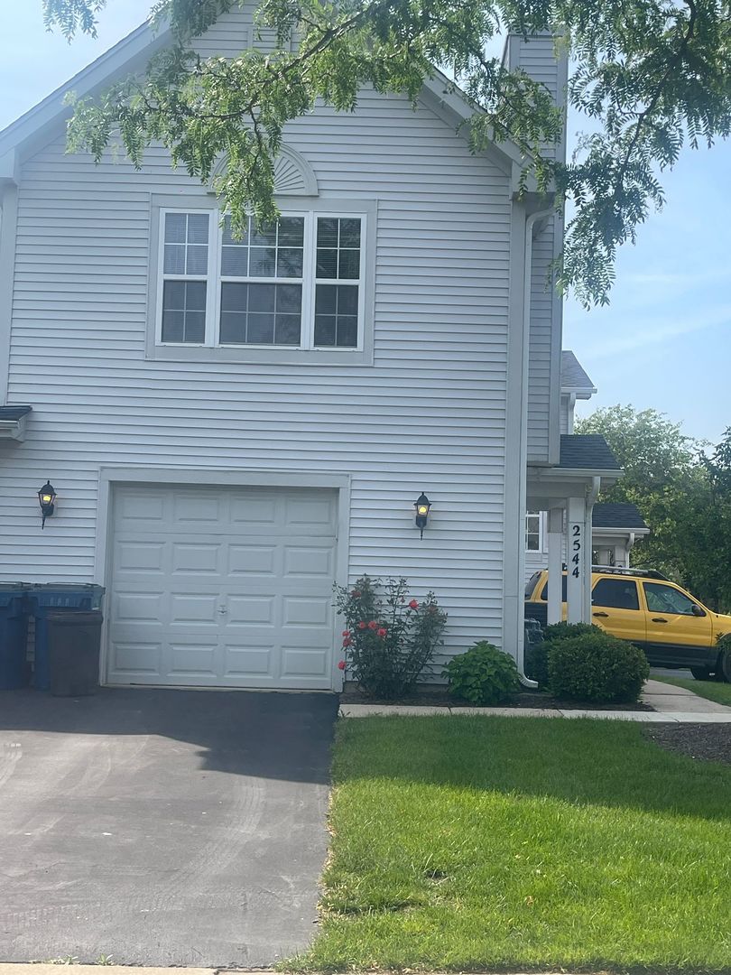 2544 Dickens Drive #2544, Aurora, IL 60503