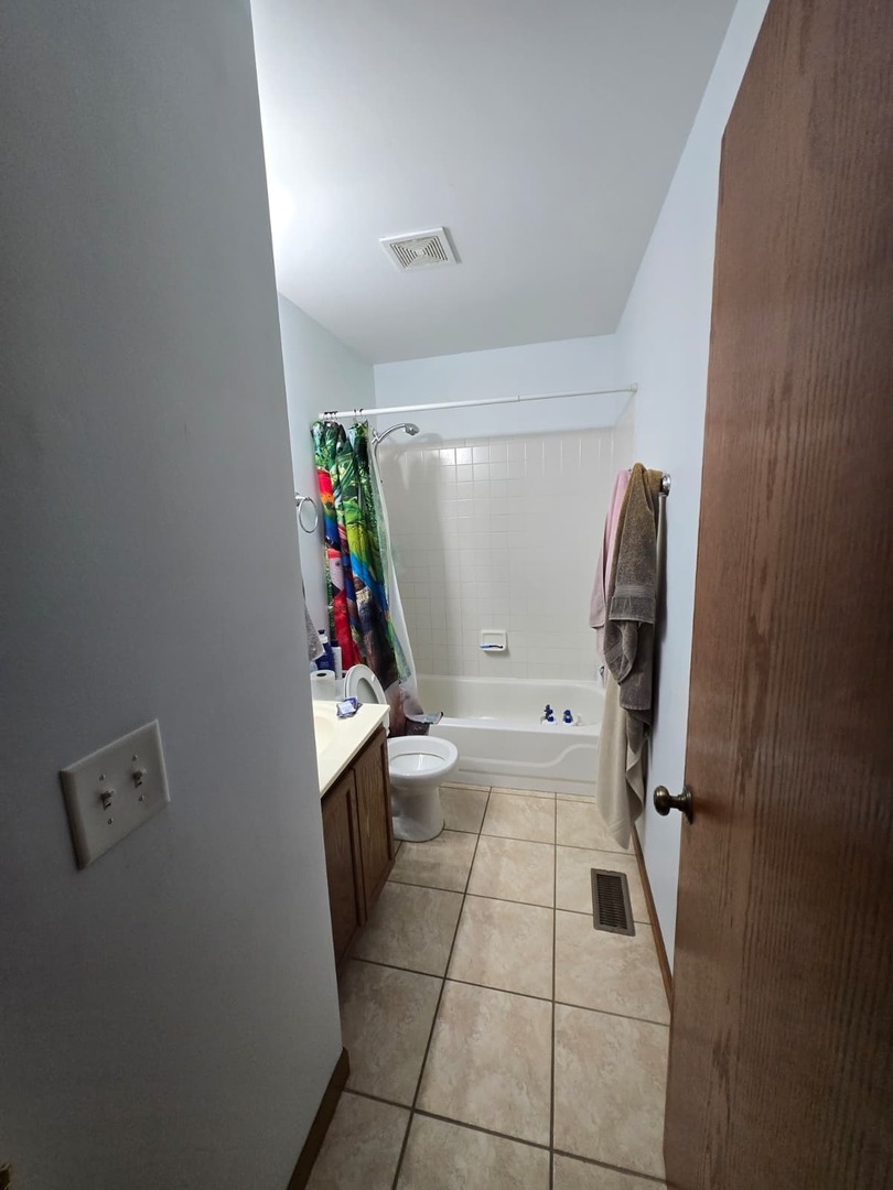 2544 Dickens Drive #2544, Aurora, IL 60503