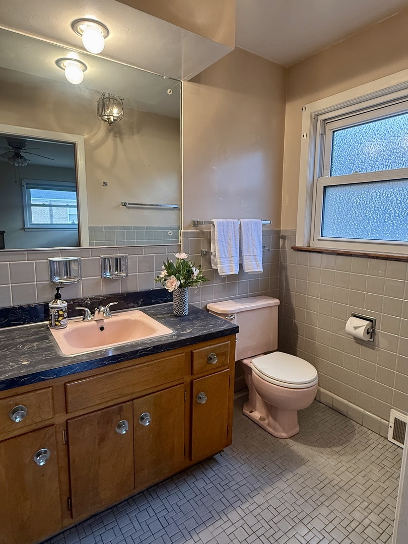 2800 W Bryn Mawr Avenue, Chicago, IL 60659