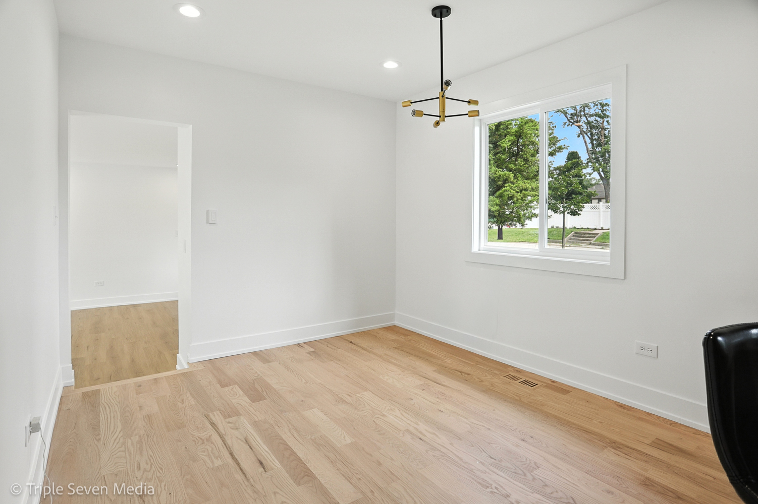 302 S Washington Street, Westmont, IL 60559