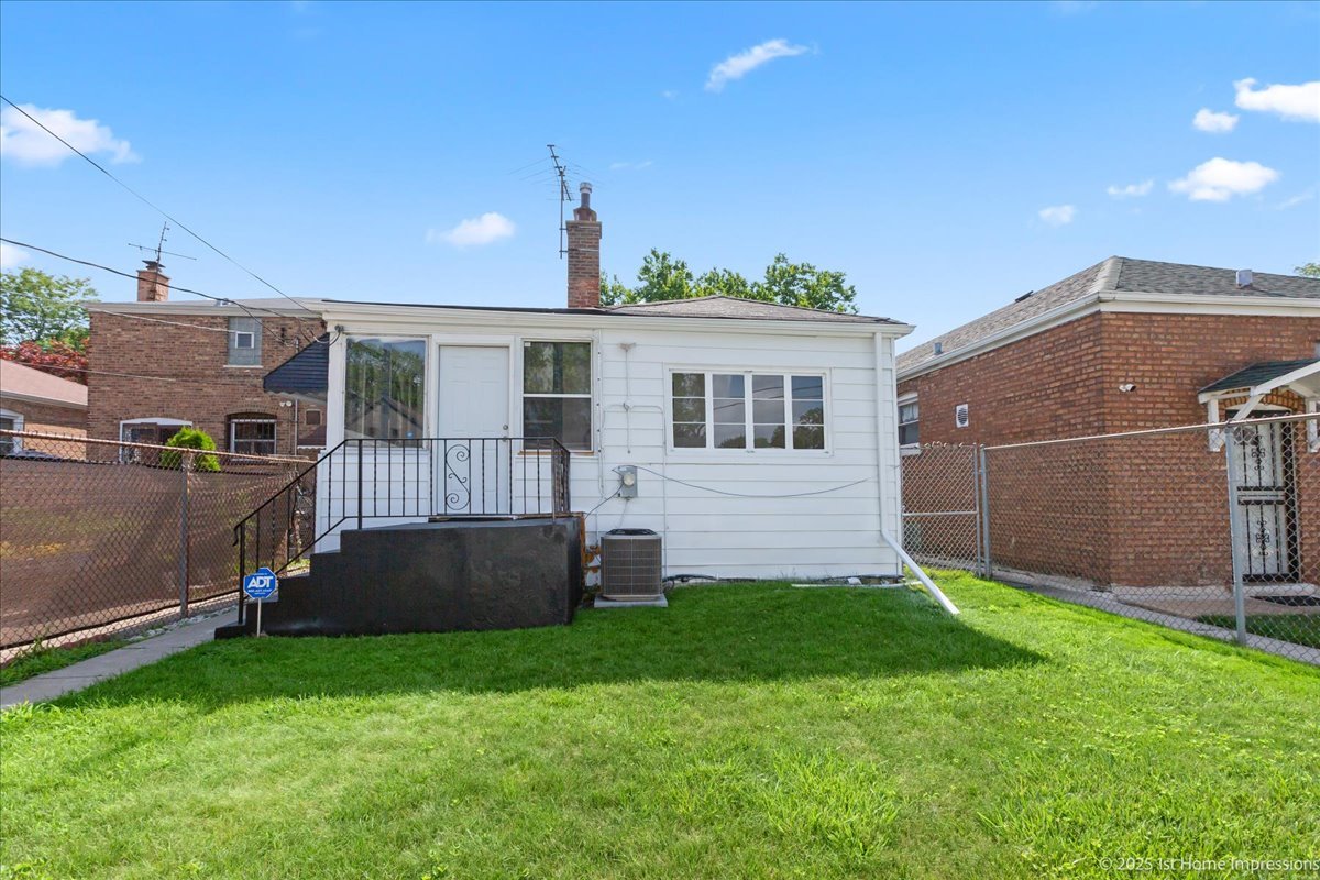8816 S Jeffery Boulevard, Chicago, IL 60617