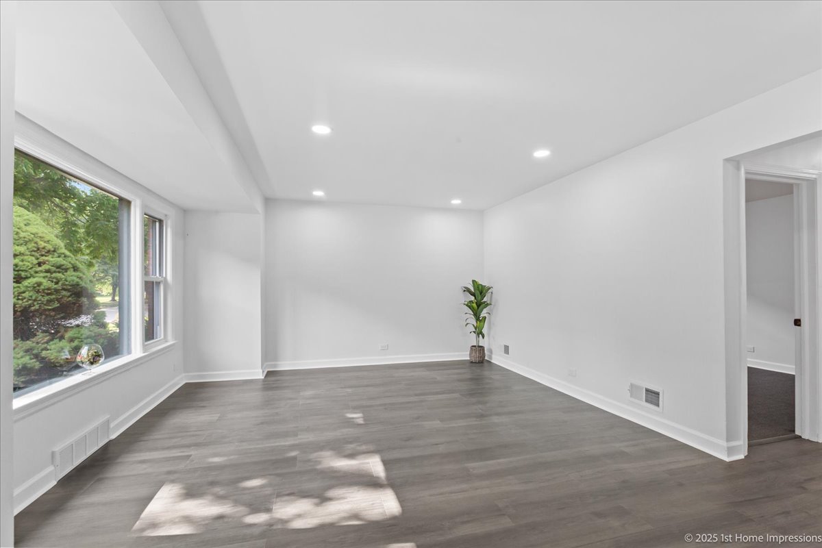 8816 S Jeffery Boulevard, Chicago, IL 60617