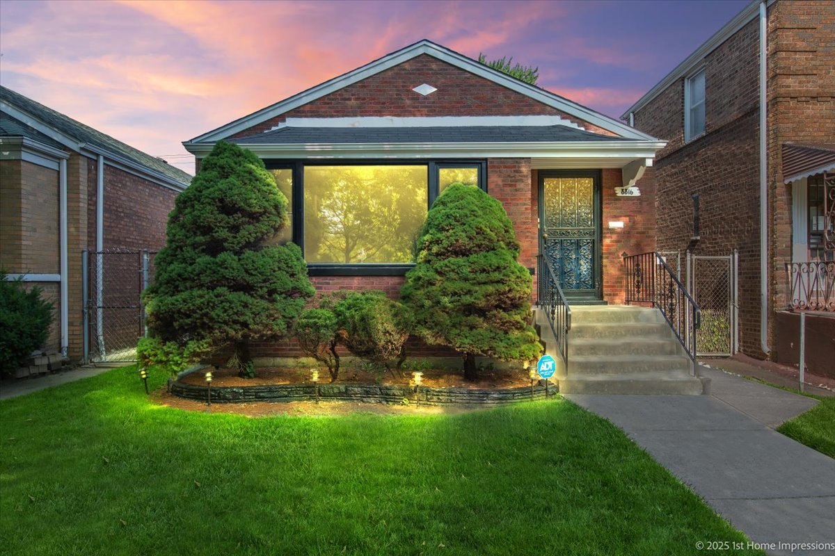 8816 S Jeffery Boulevard, Chicago, IL 60617