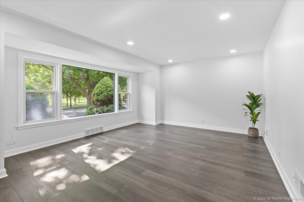 8816 S Jeffery Boulevard, Chicago, IL 60617