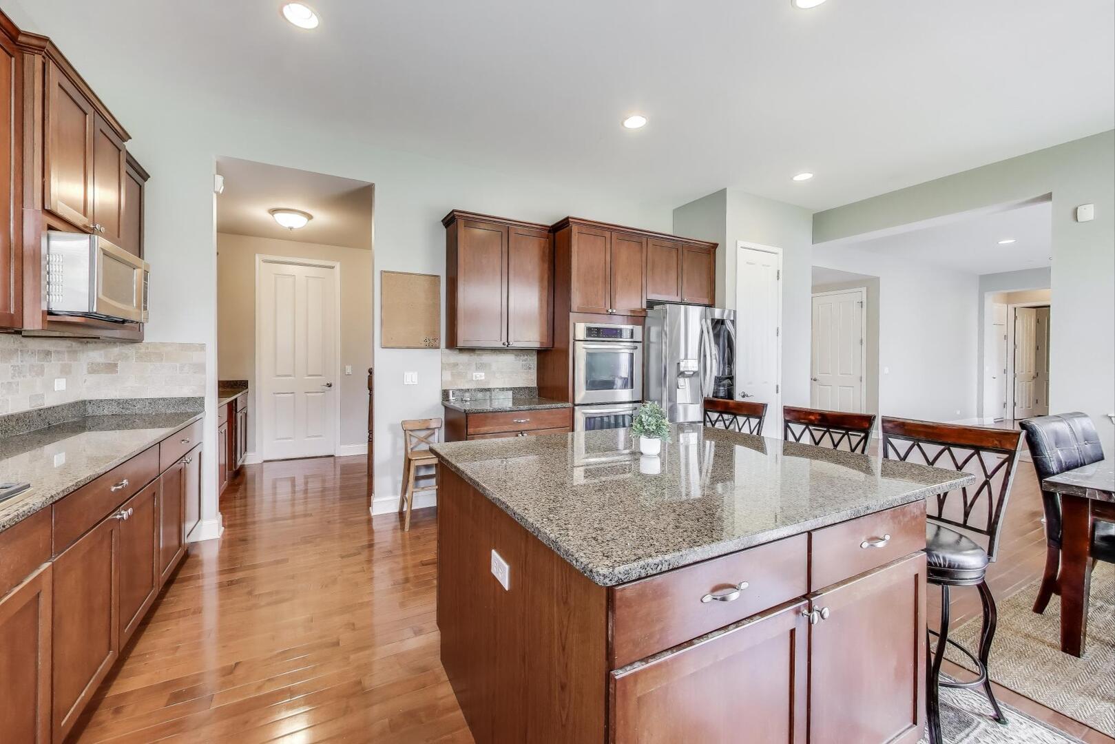 613 KINNEAR Cove, Inverness, IL 60010