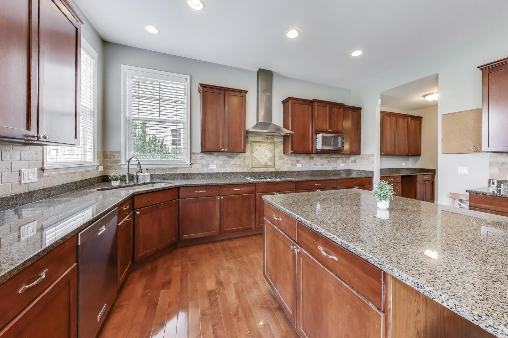 613 KINNEAR Cove, Inverness, IL 60010