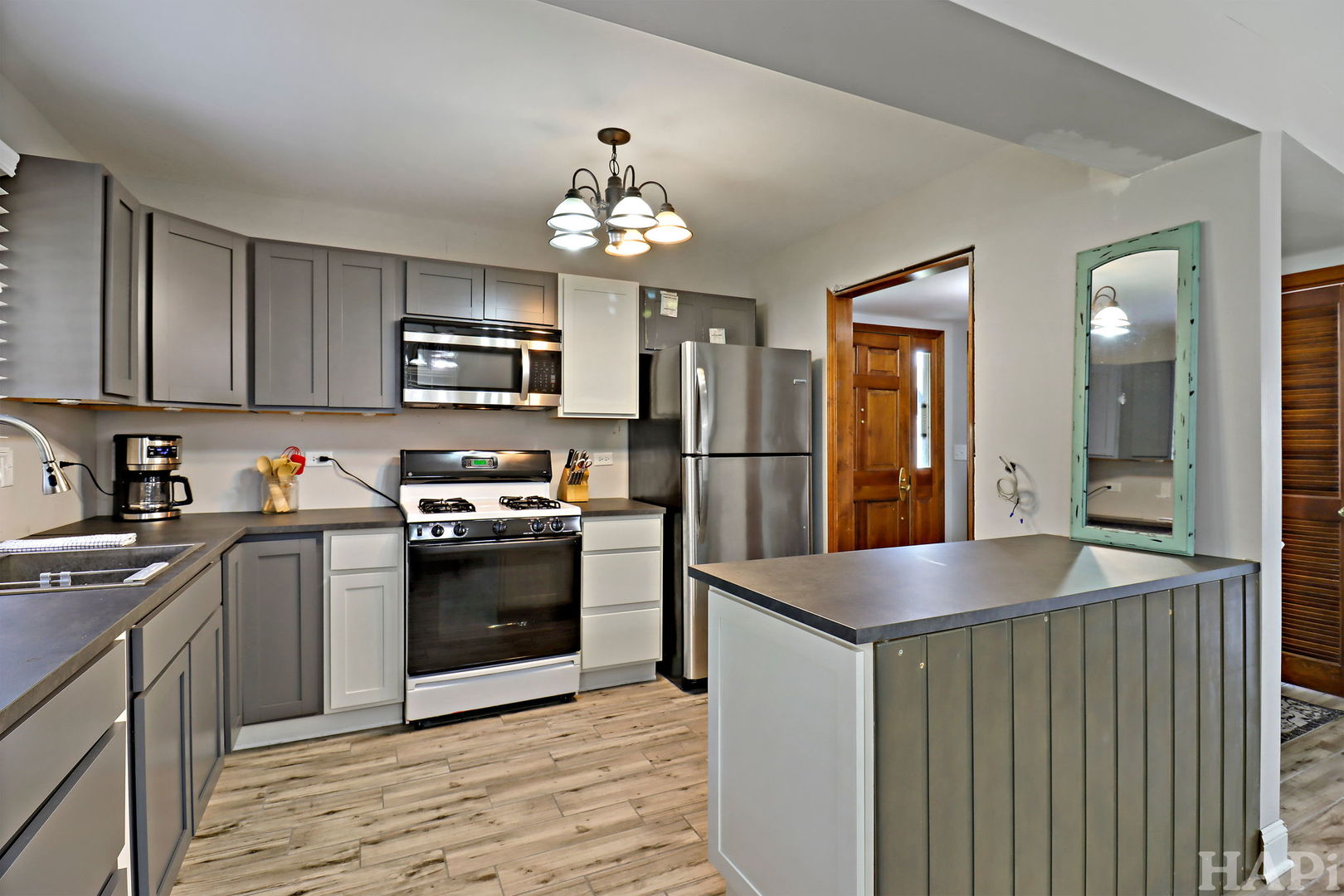 215 S Northwest Highway, Cary, IL 60013