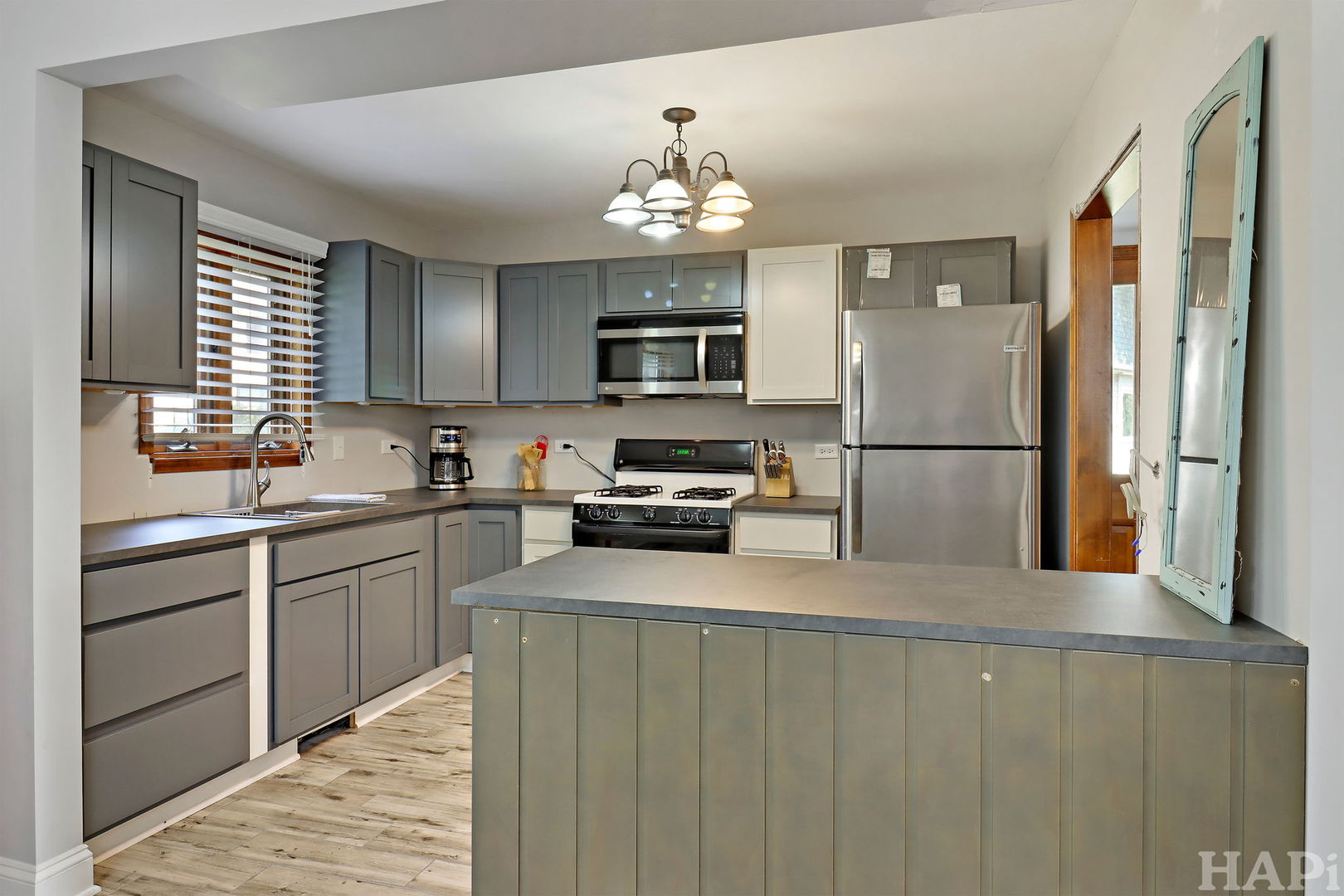 215 S Northwest Highway, Cary, IL 60013