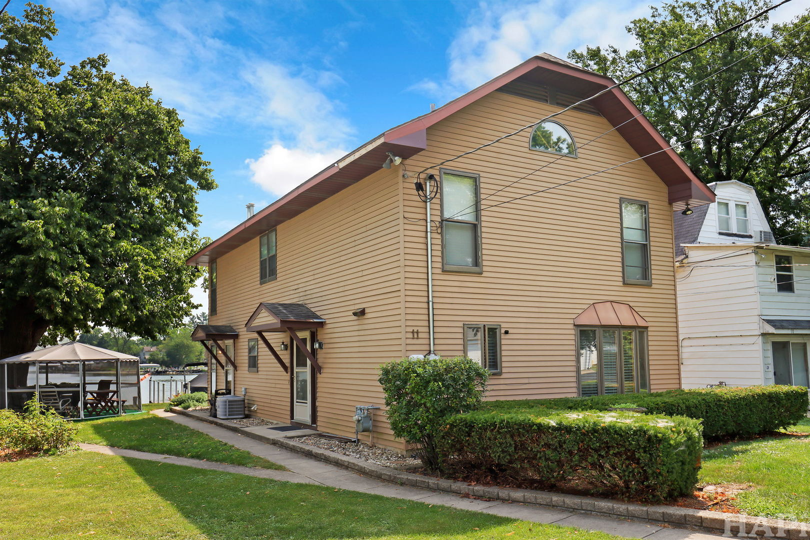 215 S Northwest Highway, Cary, IL 60013