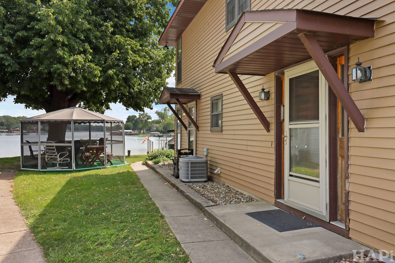 215 S Northwest Highway, Cary, IL 60013