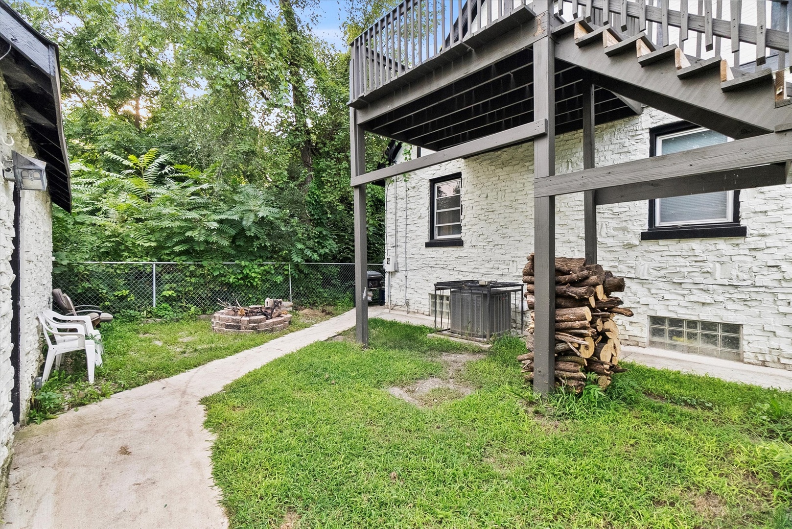 28 E 157th Street, Harvey, IL 60426