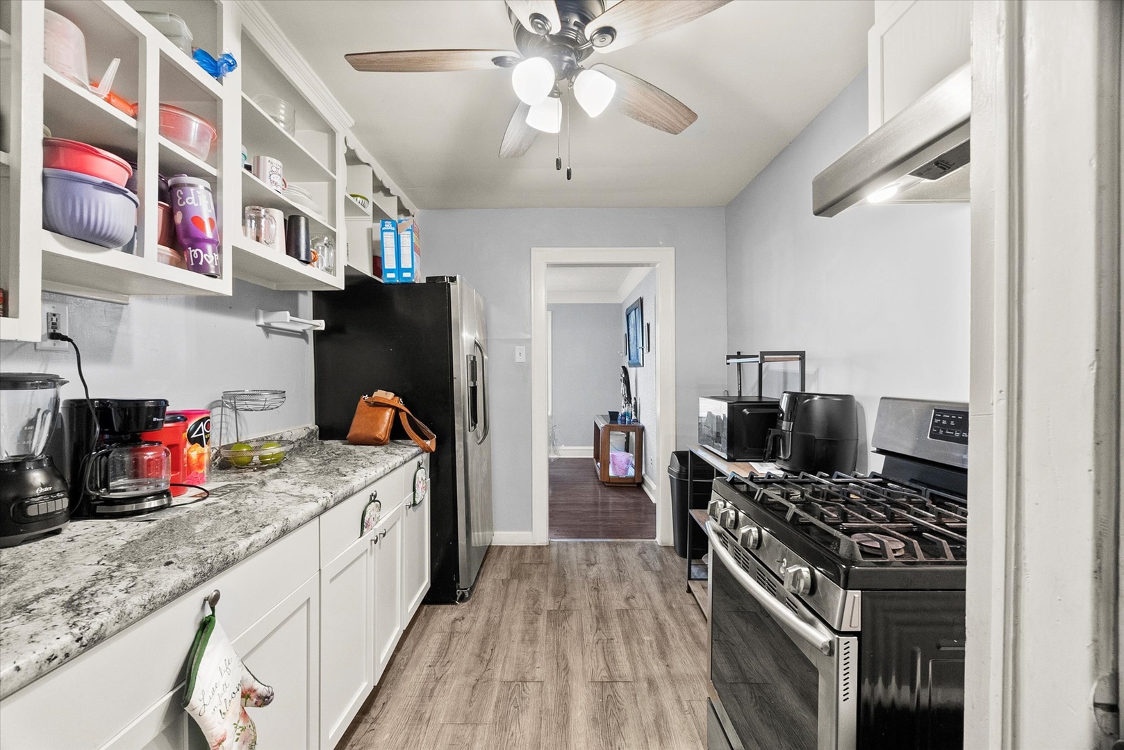 28 E 157th Street, Harvey, IL 60426
