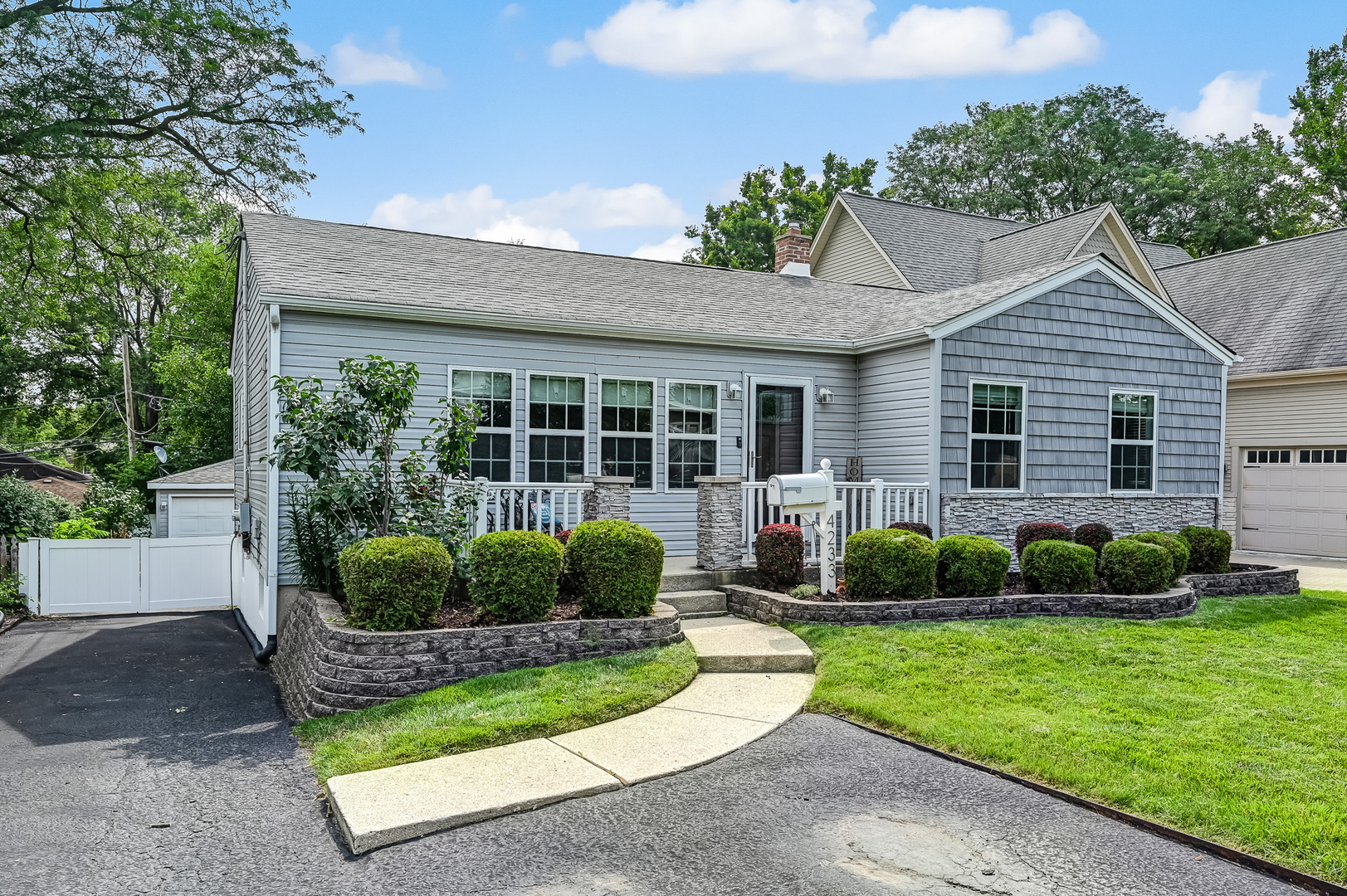 4233 Washington Street, Downers Grove, IL 60515