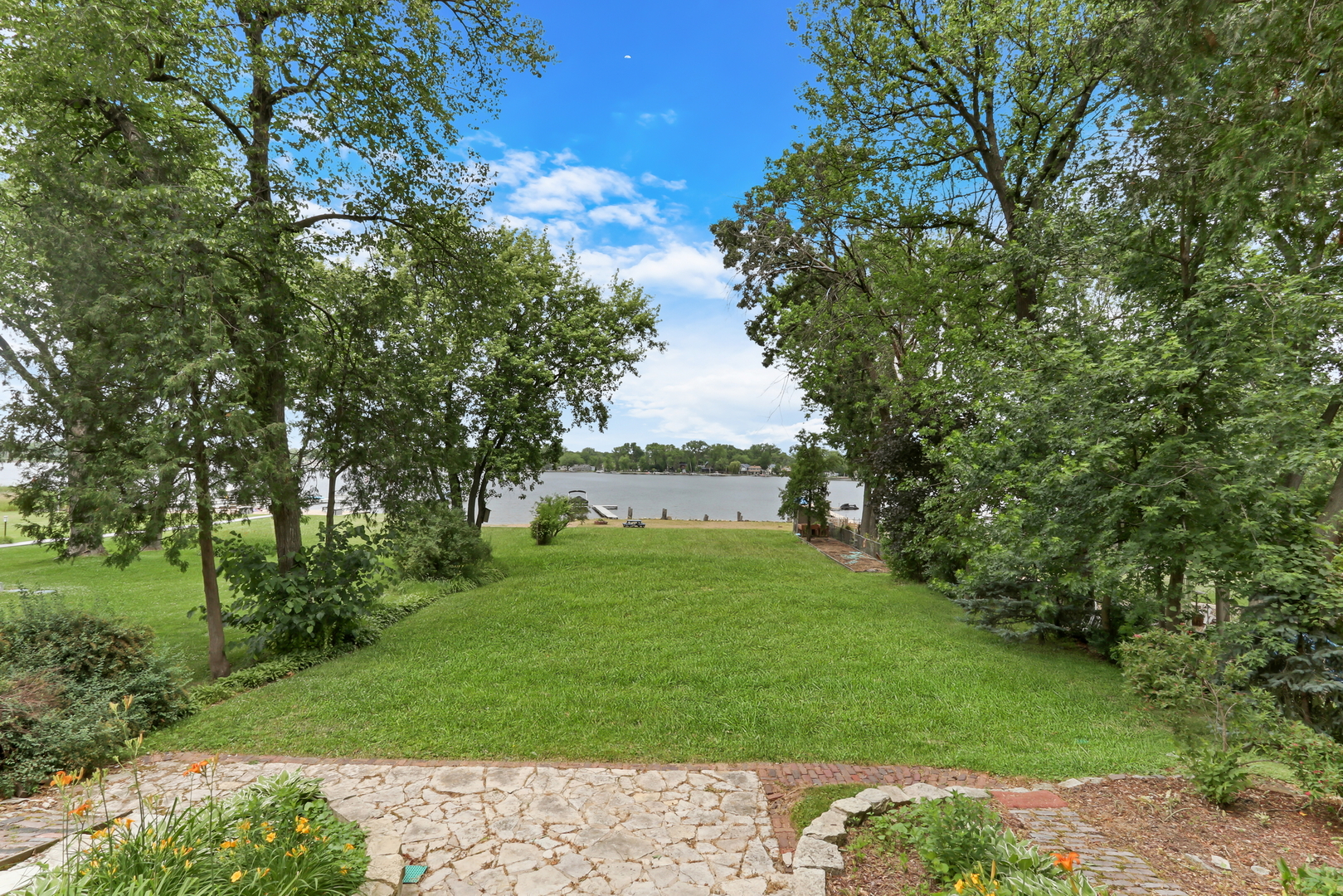 22806 W Loon Lake Boulevard, Antioch, IL 60002