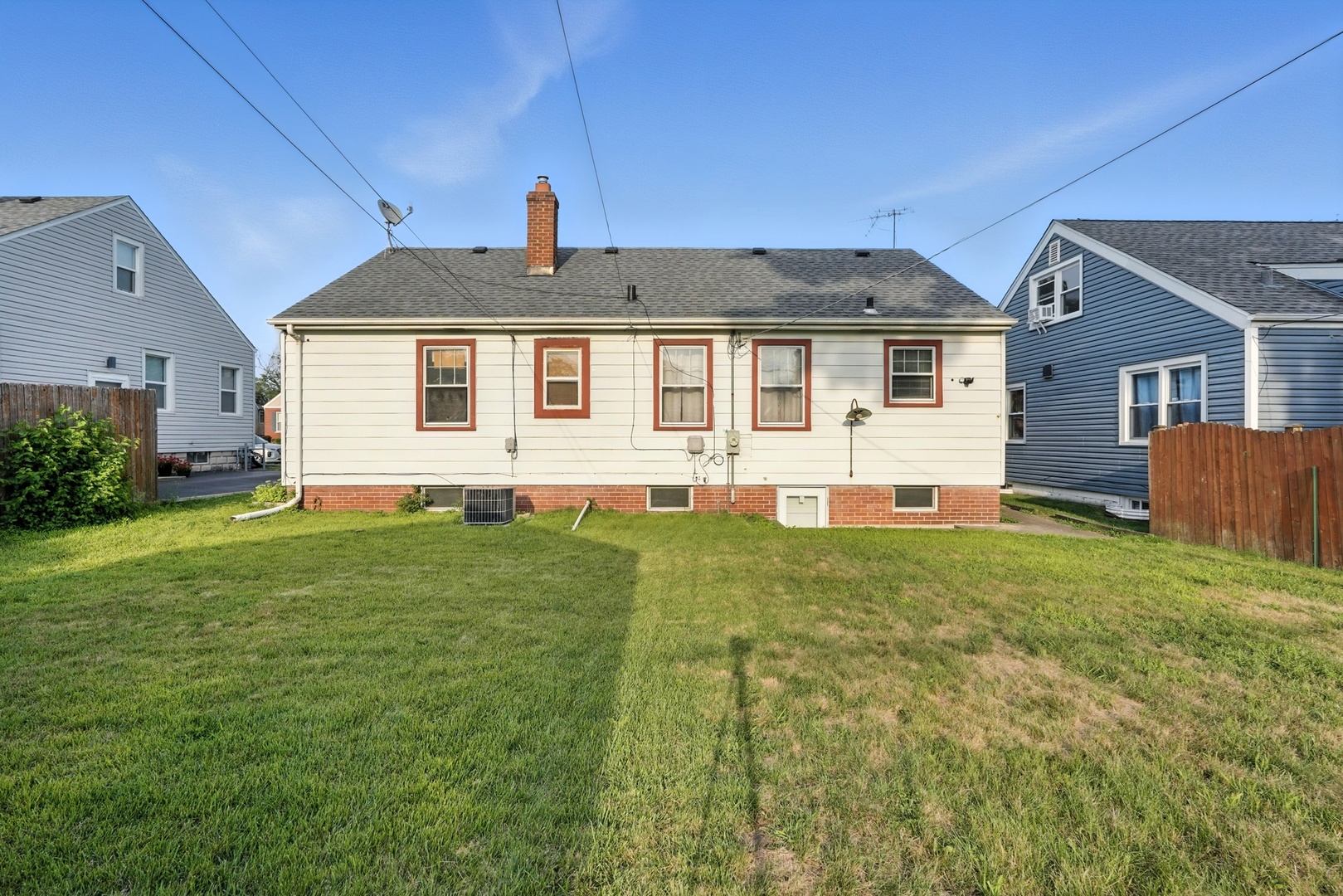 18246 Wildwood Avenue, Lansing, IL 60438
