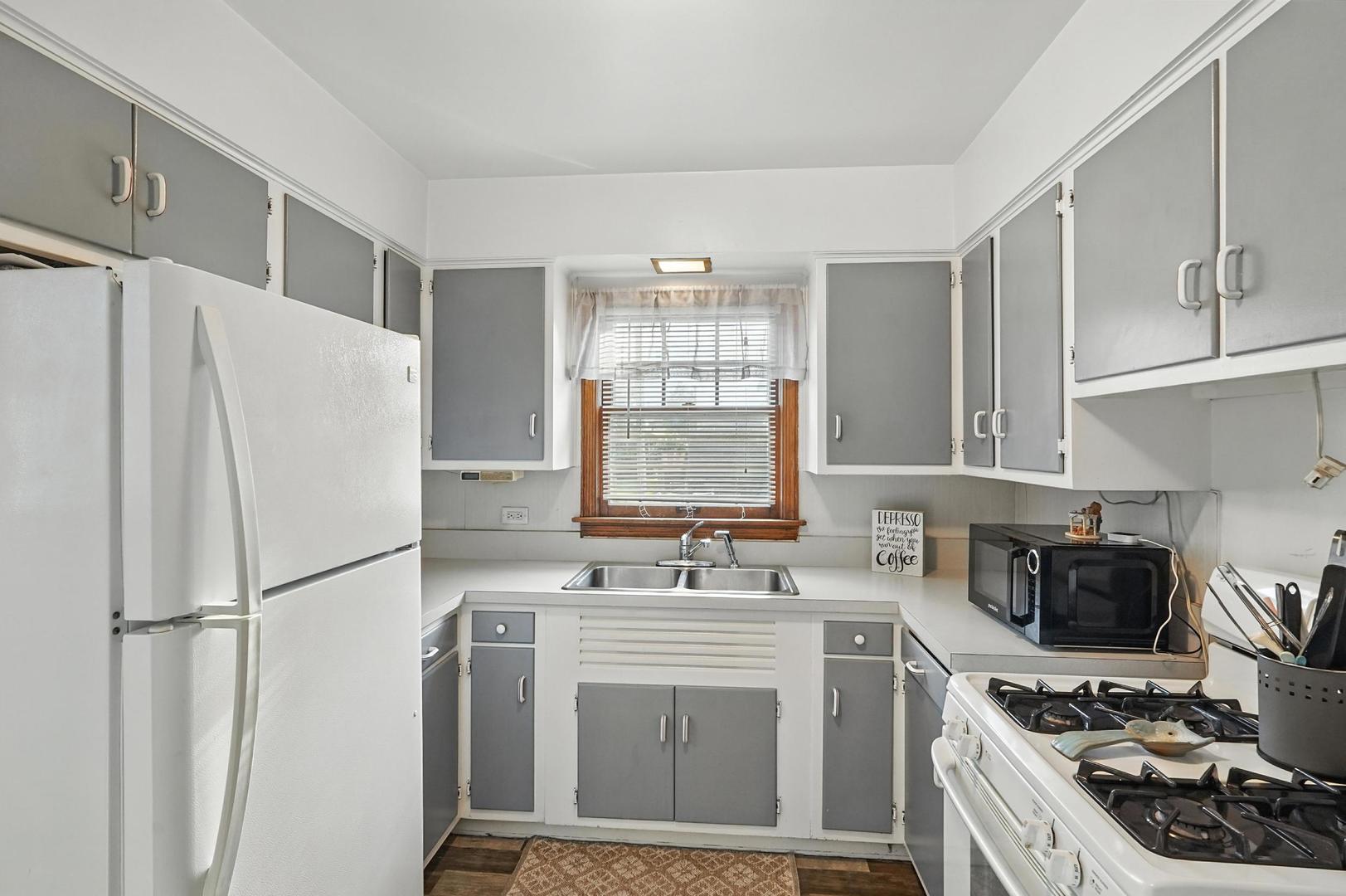 18246 Wildwood Avenue, Lansing, IL 60438