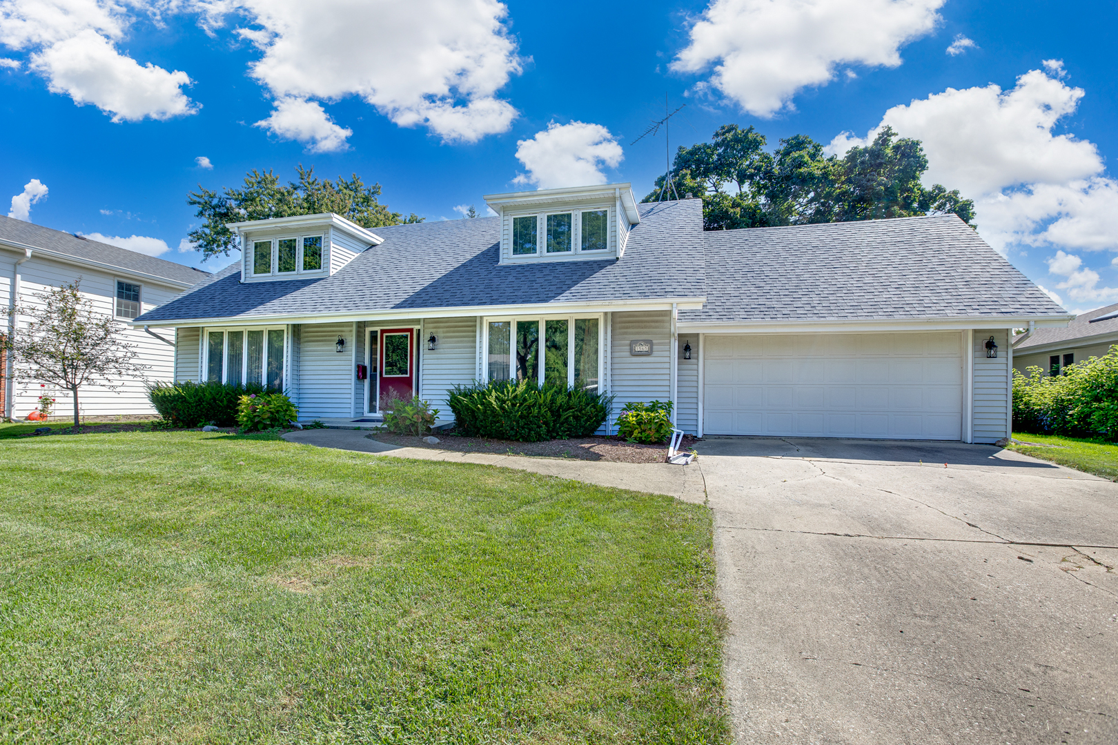 1565 N Summit Street, Wheaton, IL 60187