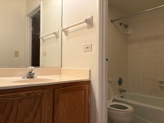 240 Springhill Drive #311, Roselle, IL 60172