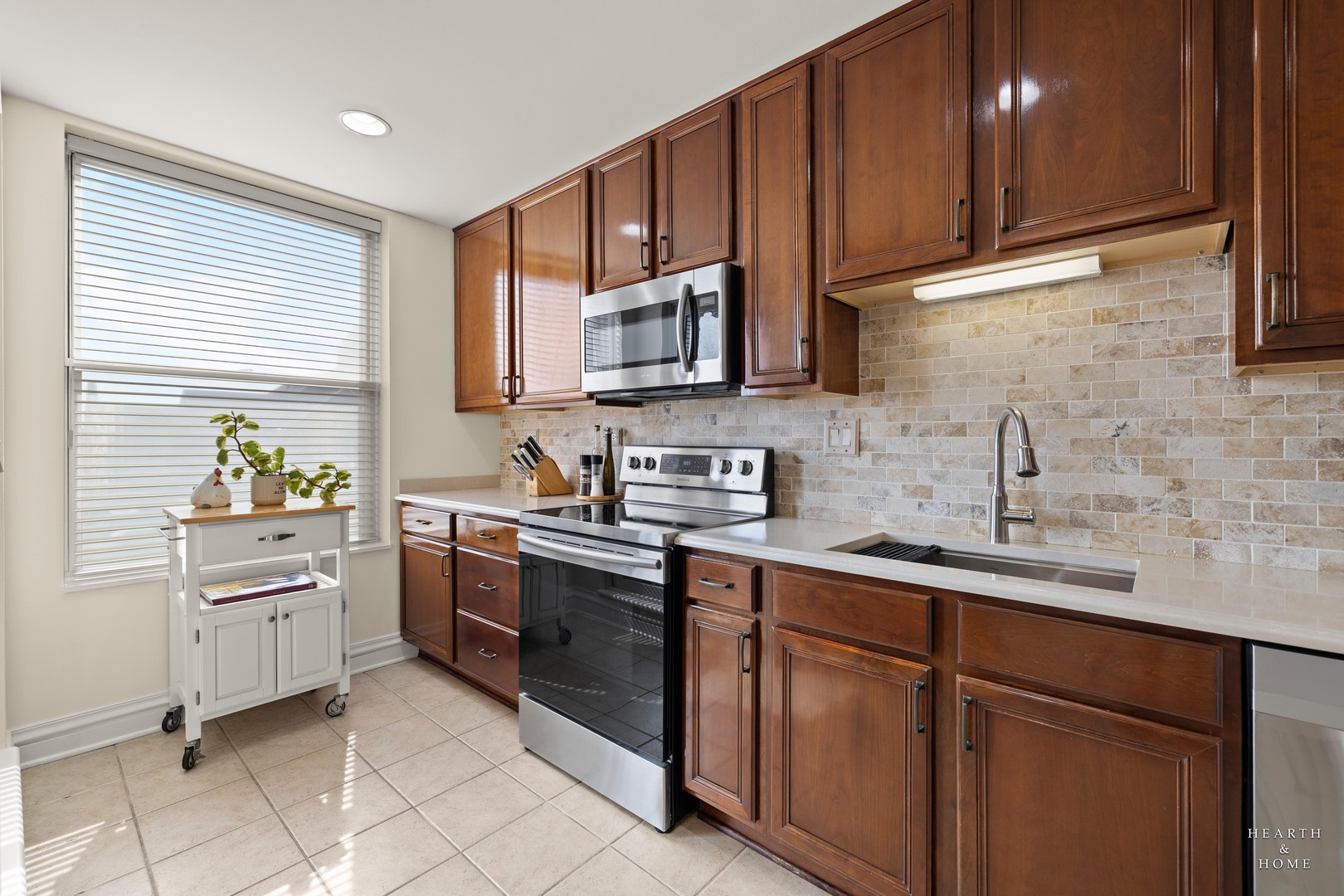 77 S Evergreen Avenue #403, Arlington Heights, IL 60005