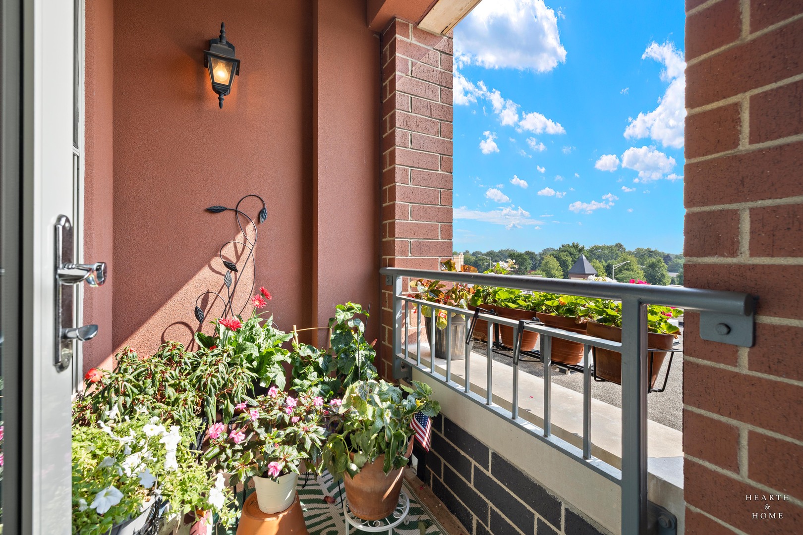 77 S Evergreen Avenue #403, Arlington Heights, IL 60005