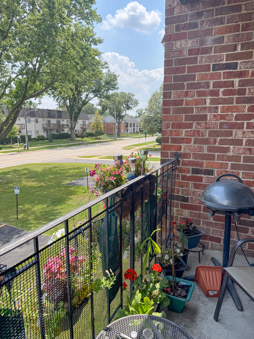 850 S Lorraine Road #2C, Wheaton, IL 60189